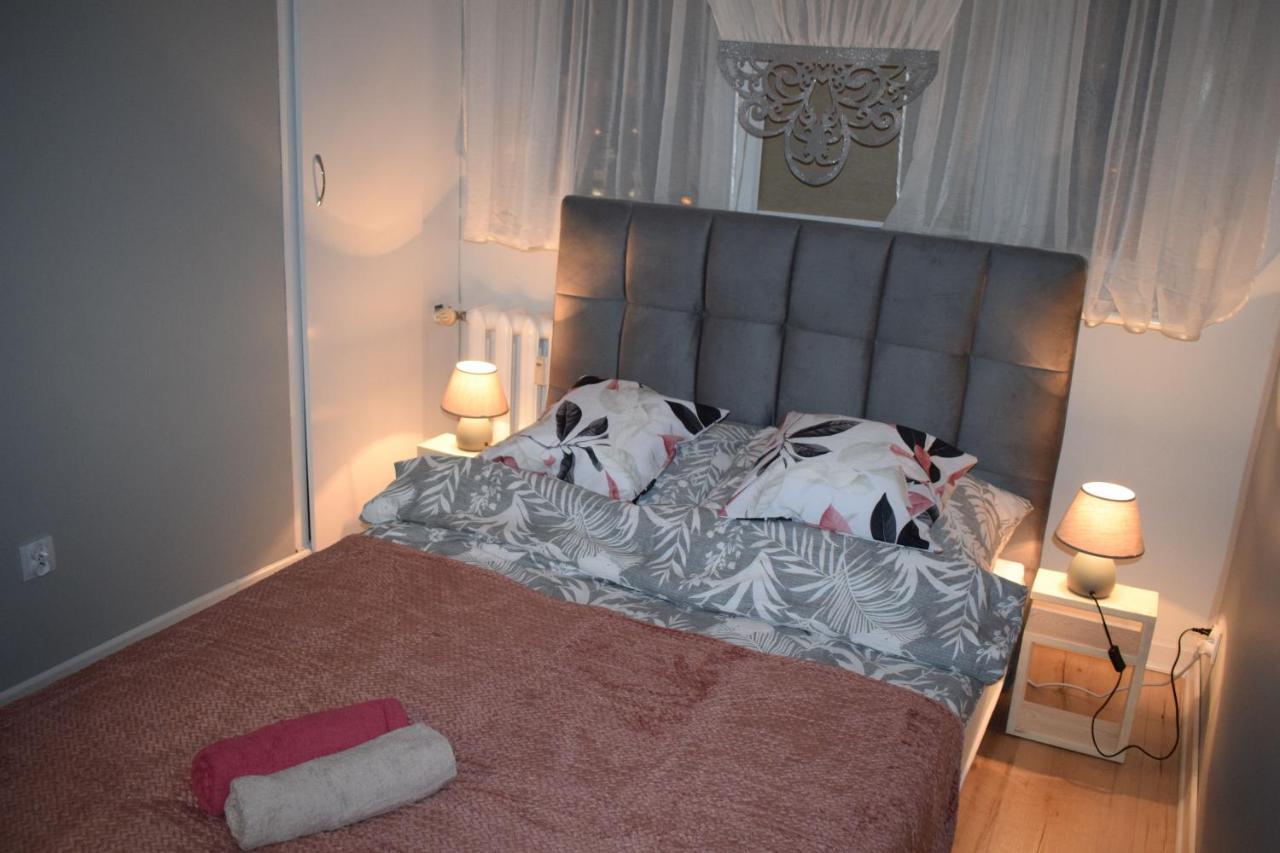 Apartament M-3 Centrum - 38M2 เชสโตฮอวา ภายนอก รูปภาพ