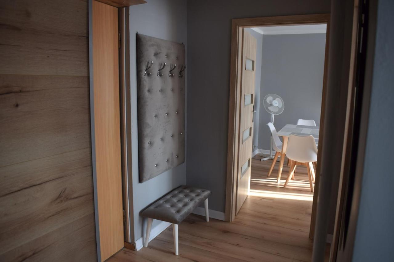 Apartament M-3 Centrum - 38M2 เชสโตฮอวา ภายนอก รูปภาพ